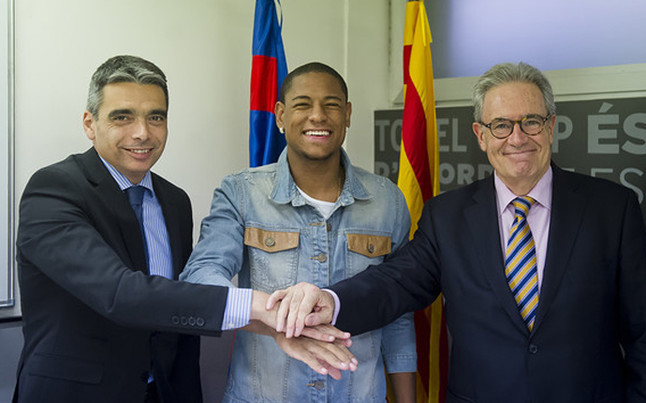 Barcelona: Barcelona officially announce the signing of Robert